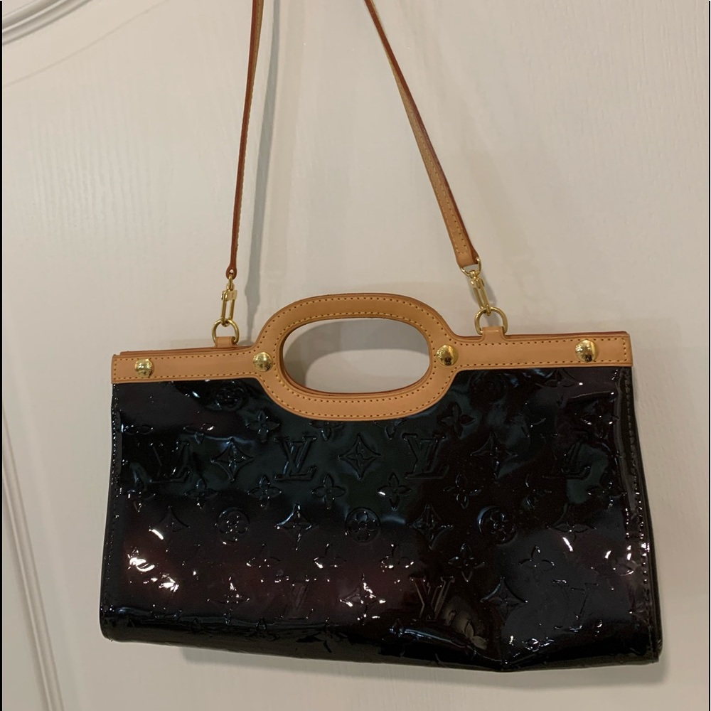 LOUIS VUITTON
Vernis Roxbury Drive Amarante